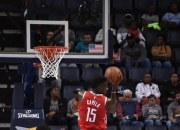 开云体育在线-火箭轻取灰熊，詹姆斯完成帽子戏法的简单介绍