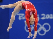 开云APP-赛道与绿茵的交响，F1新赛季揭幕战之夜，戈麦斯关键进球定乾坤