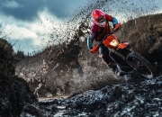 开云官网-赛道新章，周冠宇刷新纪录，梅赛德斯轻取红牛二队