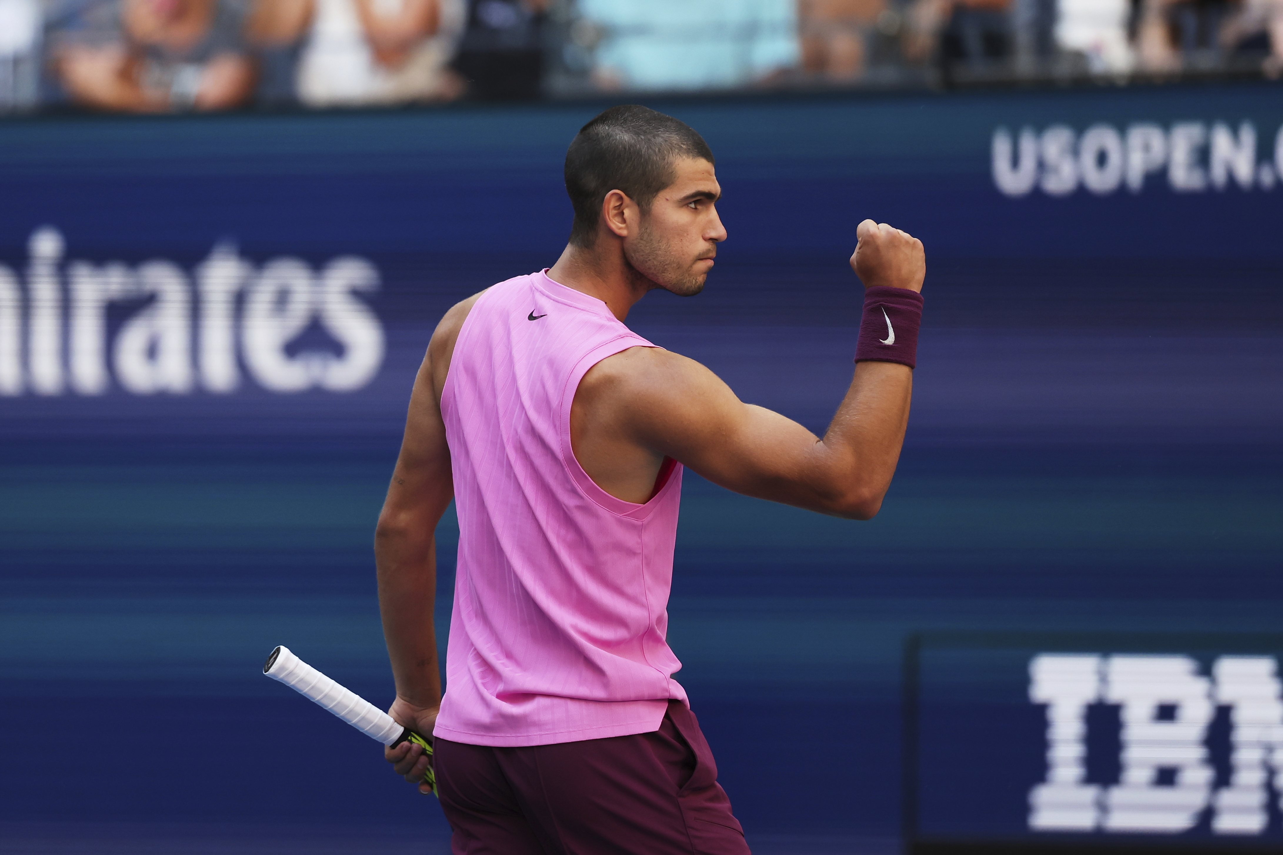 包含欧洲网球队力克德国网球队，阿尔卡拉斯送出助攻的词条