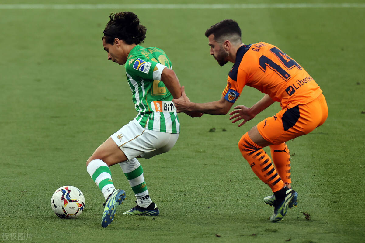 瓦伦西亚遭遇连败，降入保级区