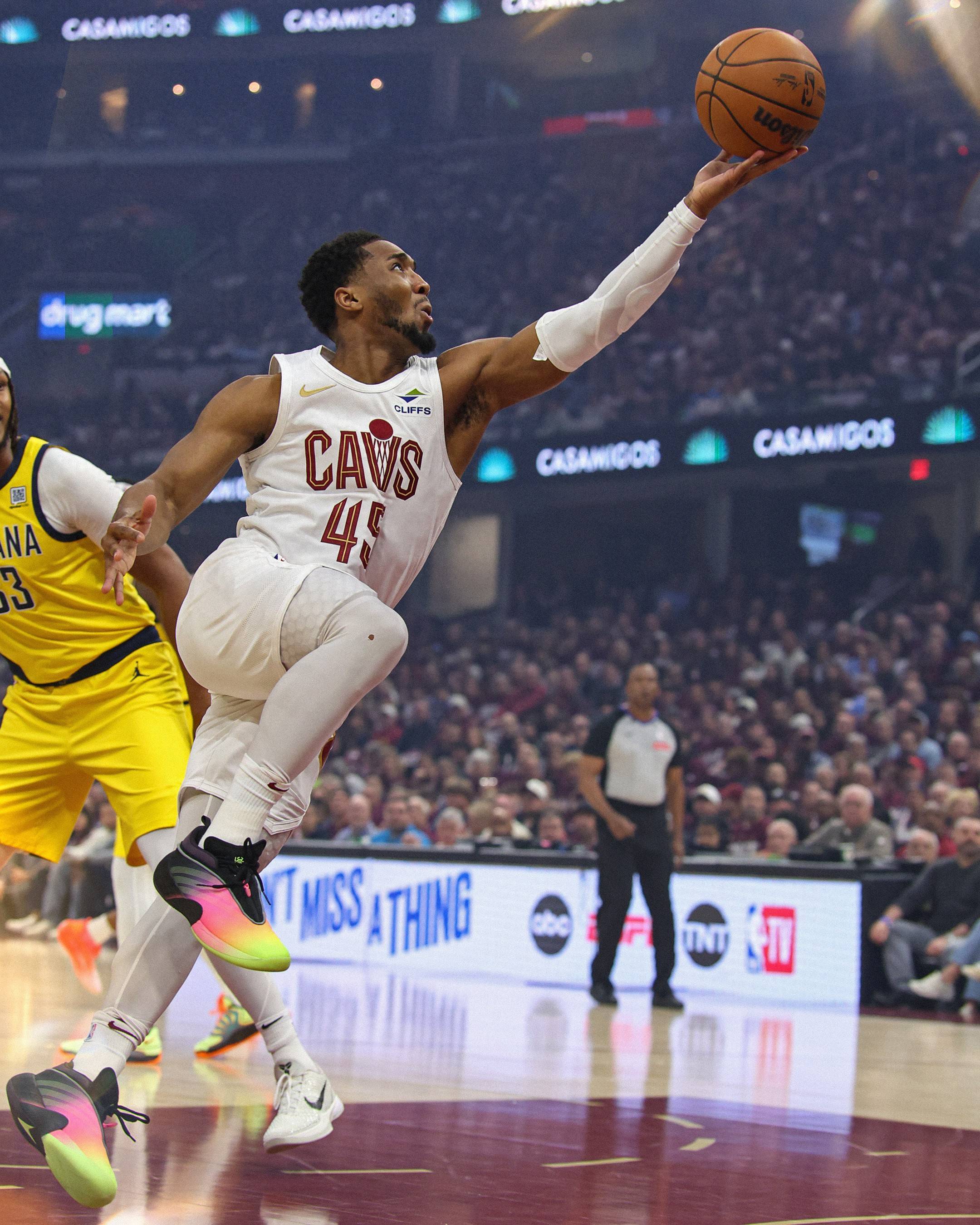 篮球队即将进行东部半决赛的比赛 篮球队即将进行东部半决赛的比赛