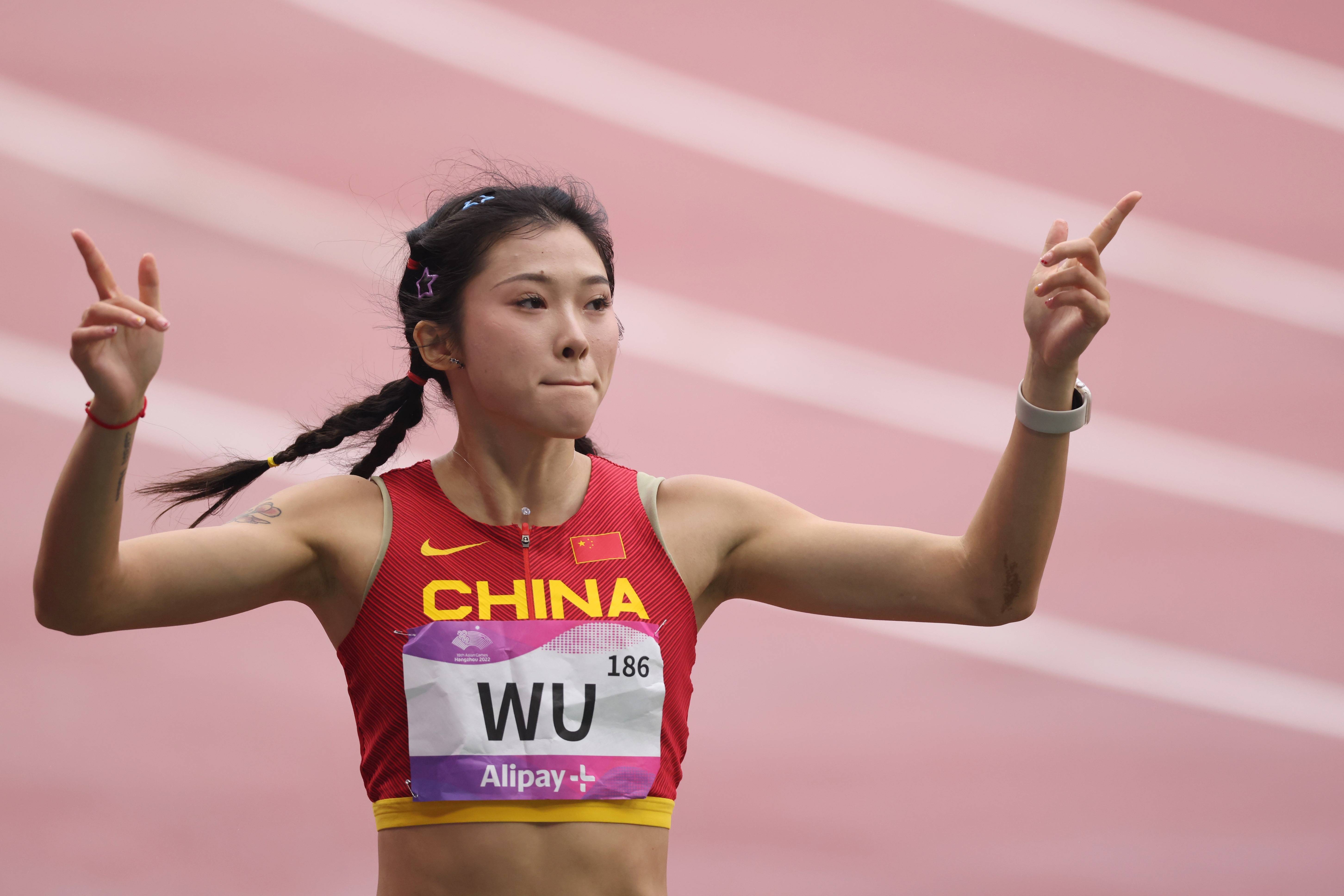 关于田径项目女子百米决战即将展开，焦点备战的信息