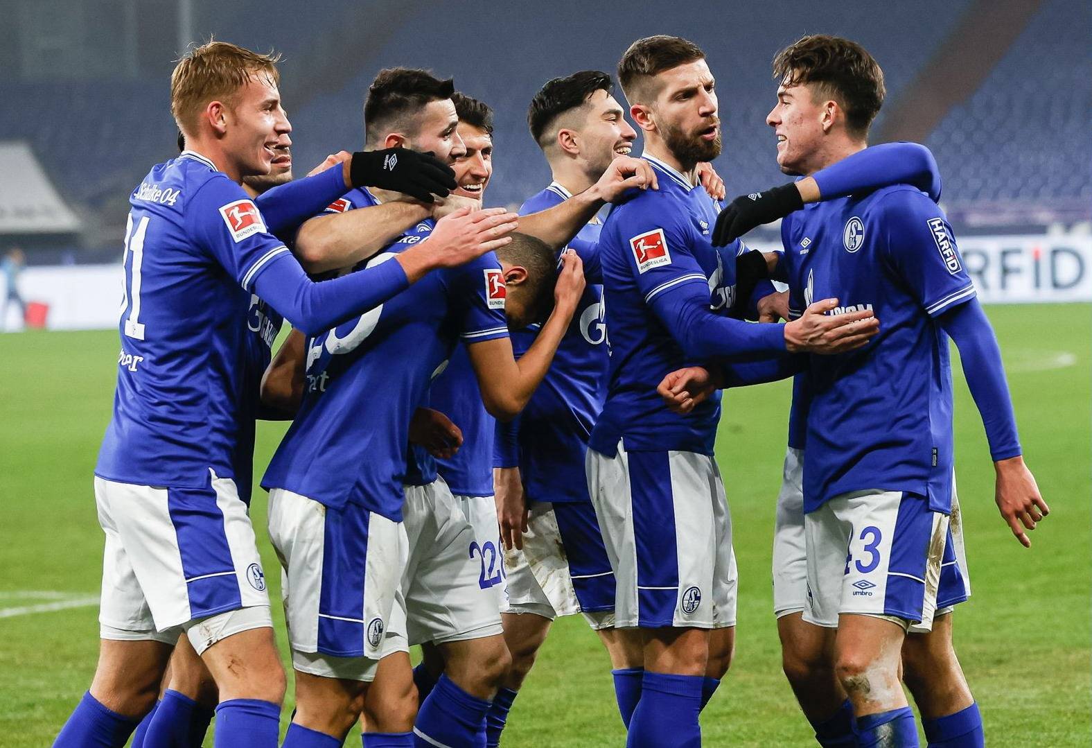 沙尔克主场不敌对手,积分榜继续下滑 沙尔克主场不敌对手,积分榜继续下滑