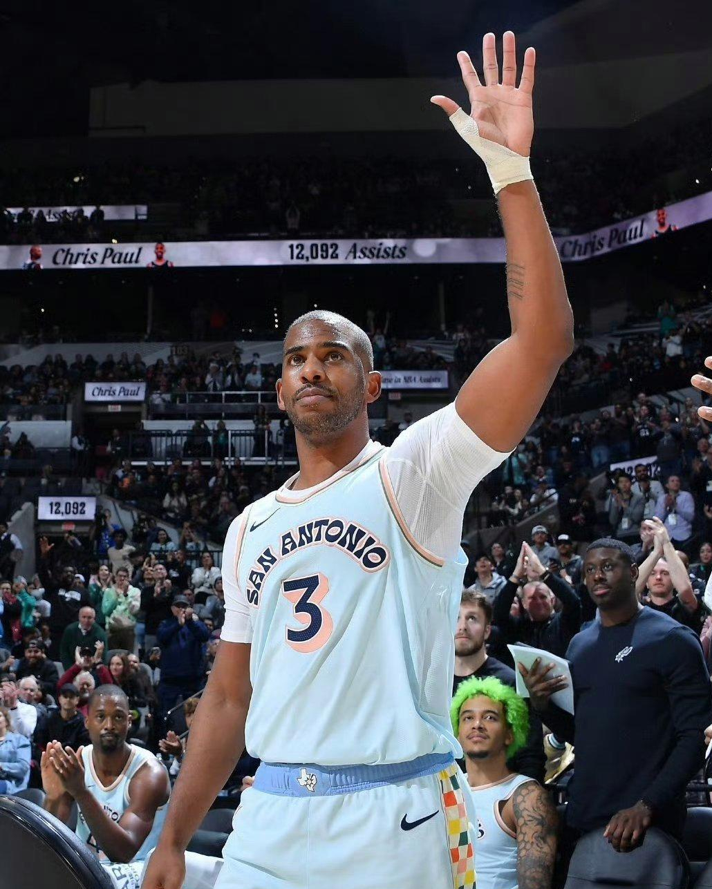 关于凯尔特人力克马刺，取得三连胜的信息