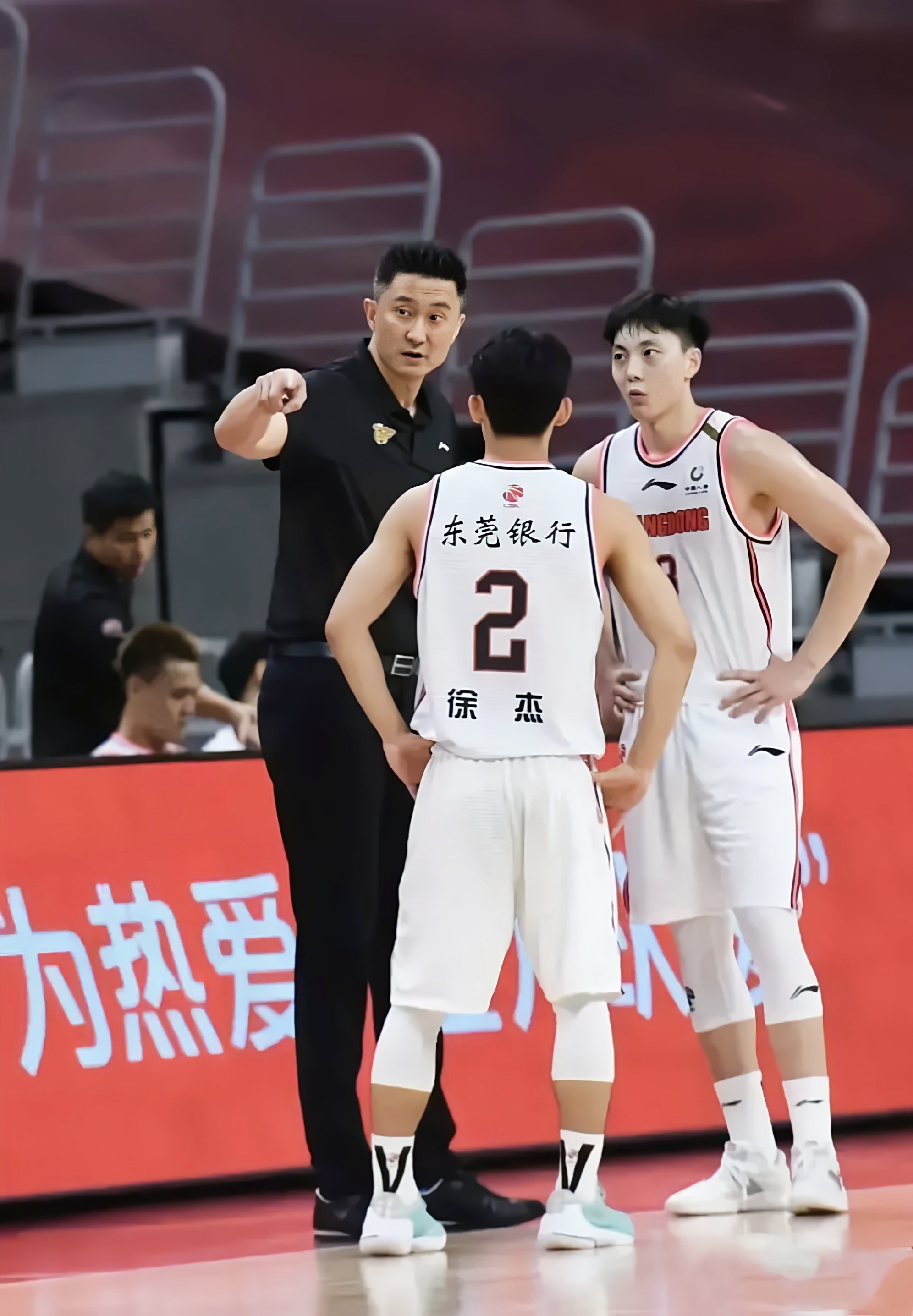 广东宏远再胜辽宁男篮,保持领先优势的简单介绍 广东宏远再胜辽宁男篮,保持领先优势的简单介绍