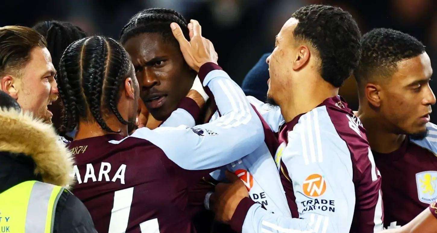 切尔西防线稳固,球队成为本赛季黑马 切尔西防线稳固,球队成为本赛季黑马