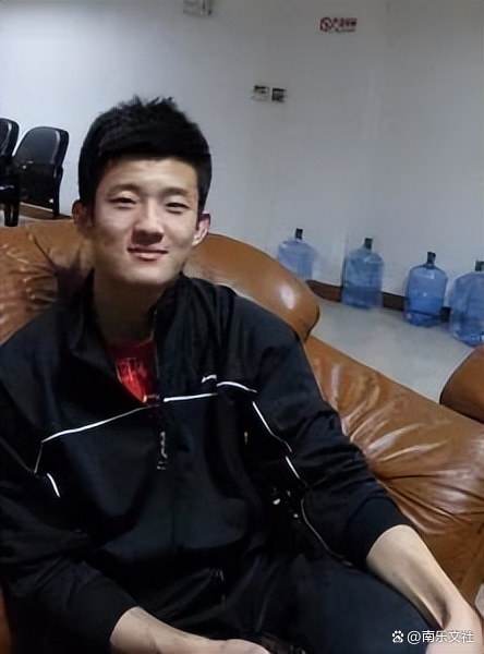 关于日本羽毛球队血洗丹麦羽毛球队，谌龙高光表现的信息