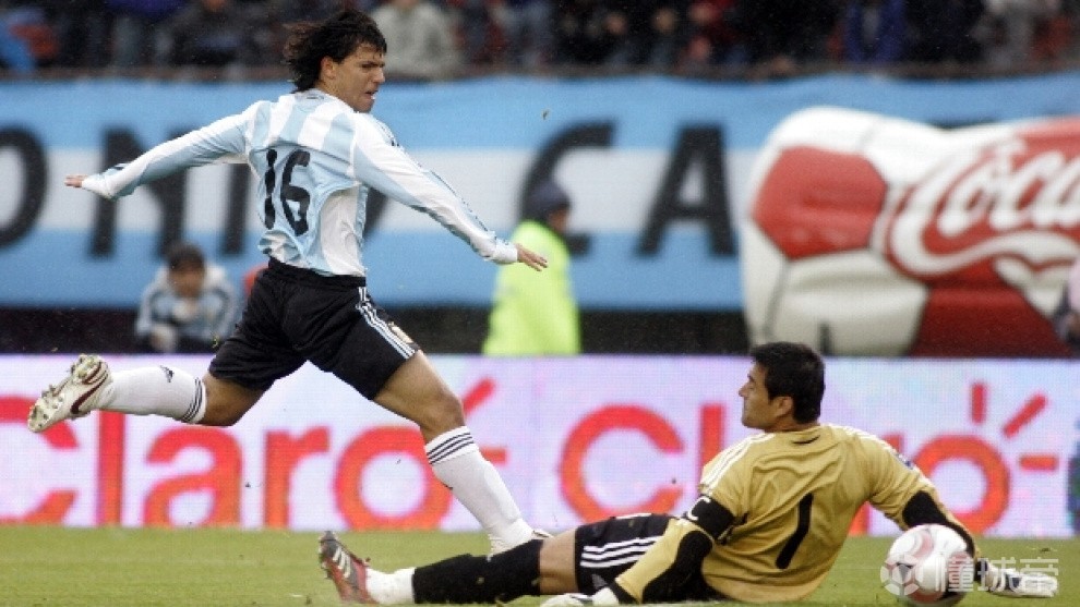 阿根廷碾压哥伦比亚，阿奎罗送出助攻