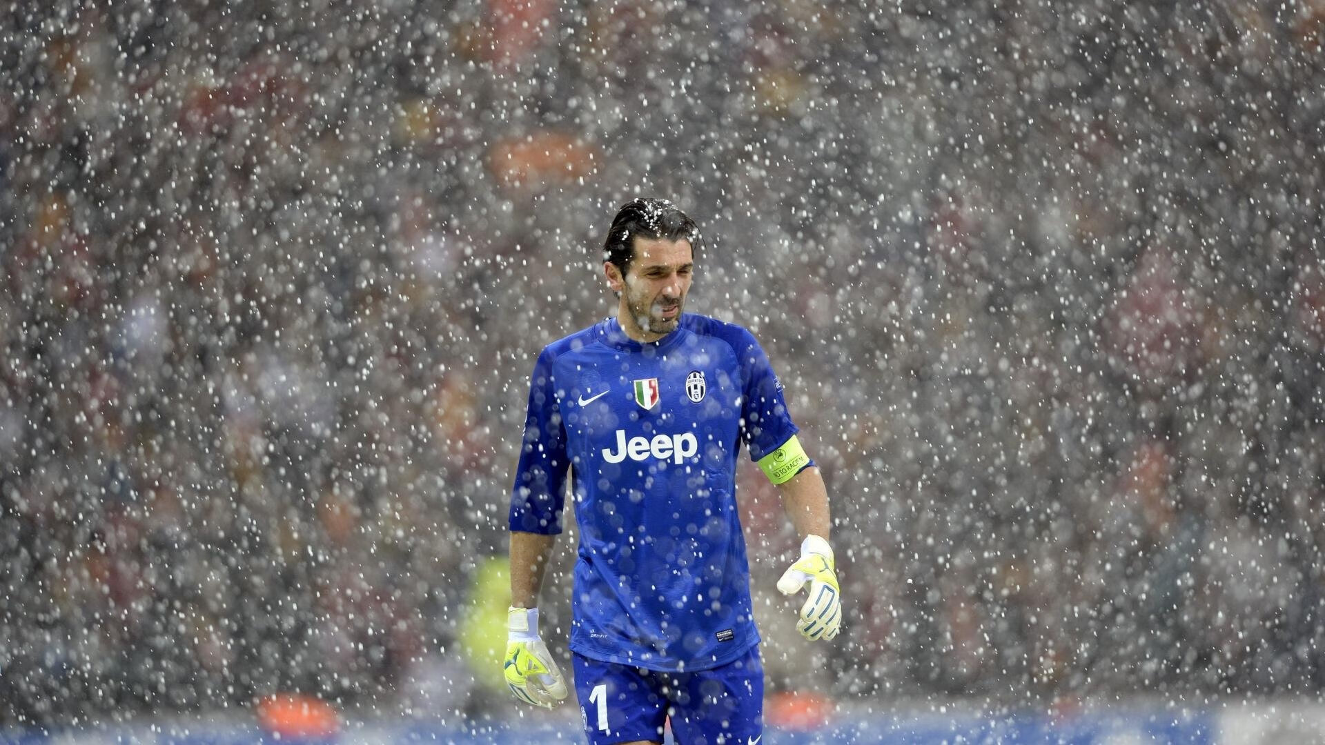 意甲焦点战之夜，西亚卡姆刷新纪录，书写绿茵传奇