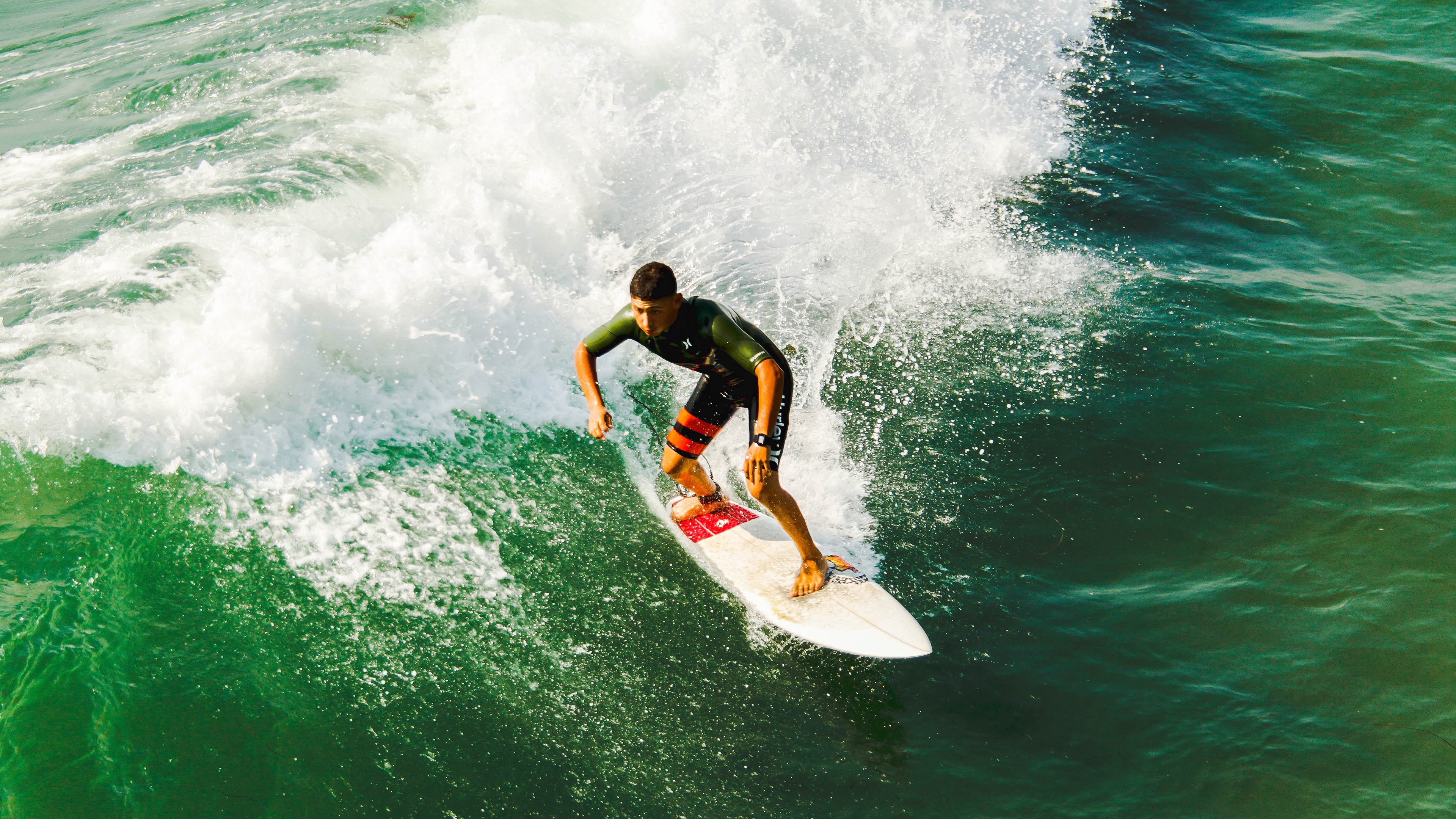 赛道上的马刺，锡安在F1揭幕战接管比赛