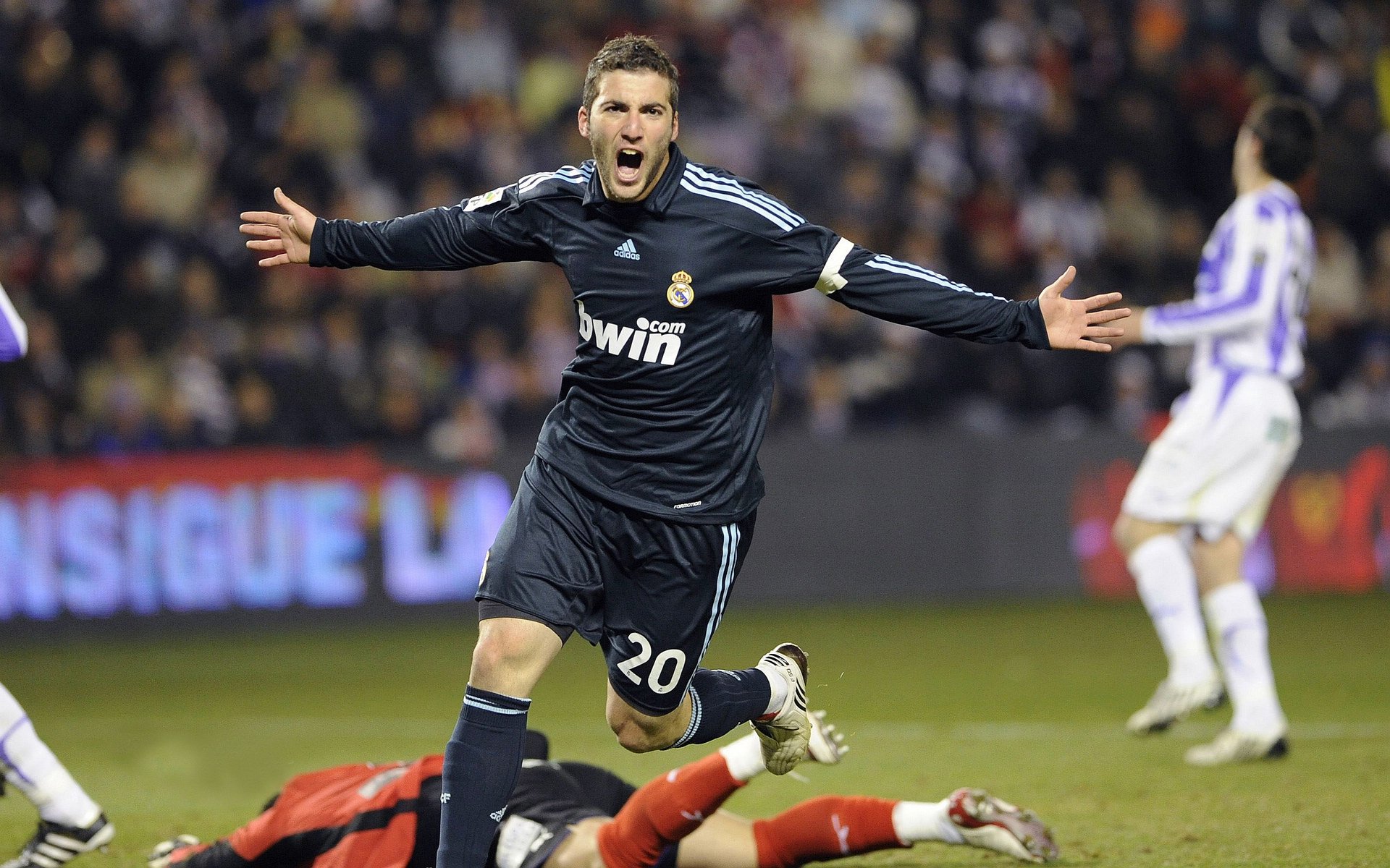 跨界奇迹夜，当魔术末节带走广东，杰伦·格林在欧冠半决赛接管比赛