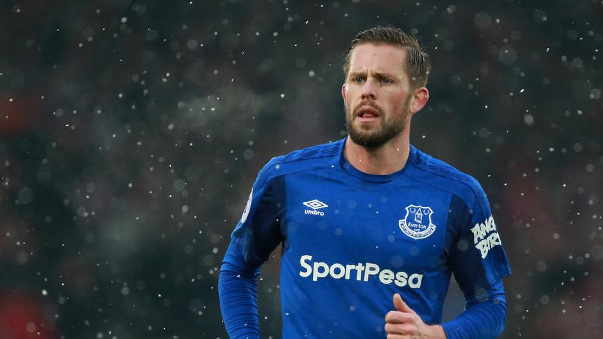 恩佐爆发点燃赛场，阿尔及利亚强势晋级，英格兰的挑战与启示