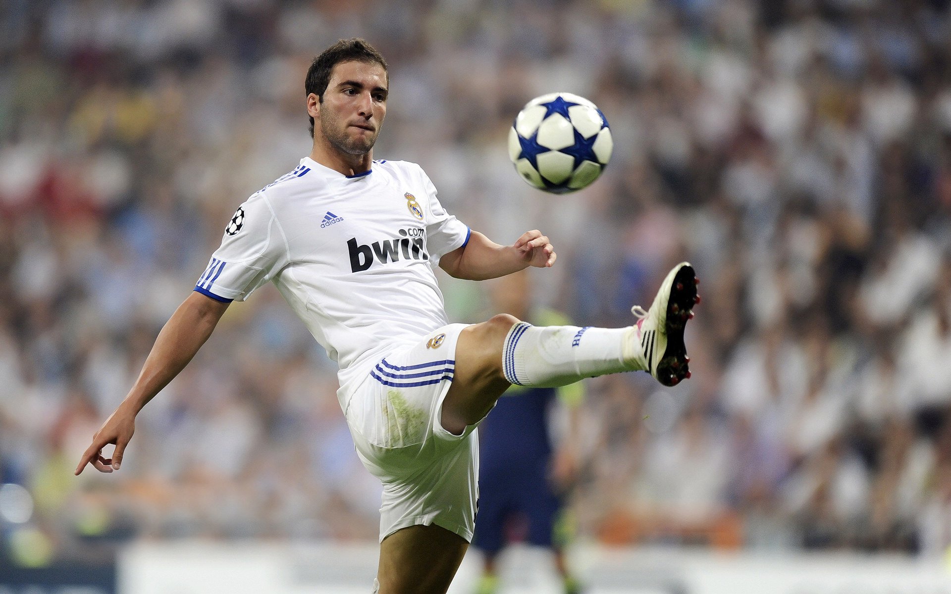 欧冠半决赛之夜，苏亚雷斯里程碑，一个时代的独特印记